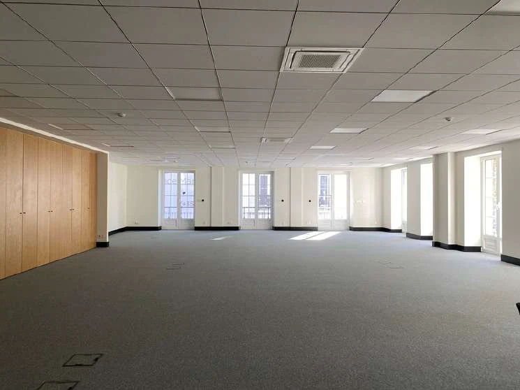 Praça da Alegria — Participação no projeto de licenciamento de um edifício histórico situado no centro de Lisboa. Imagem do portfólio, página 24.